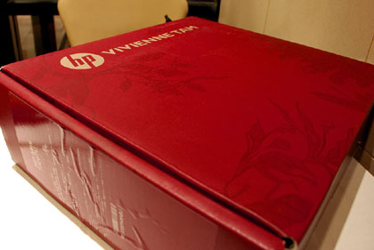 「HP Mini 1000 Vivienne Tam Edition」がやってきた：モニター日記-0
