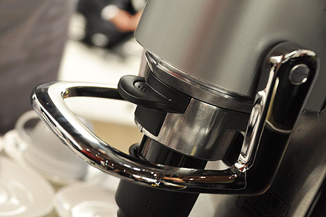 本格的な珈琲を自宅で！通も唸る家庭用コーヒーマシン「NC-BV321-CK」登場