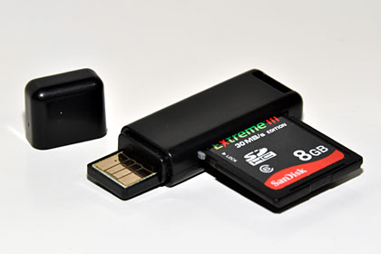 SDカード用「USBカードリーダ・ライタ」が105円となっ