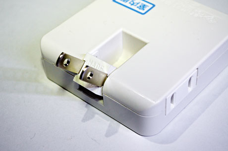 BUFFALO「USB充電対応ACアダプター BSTA22AUWH」はUSBポートと電源コンセントの2WAYアダプターなり