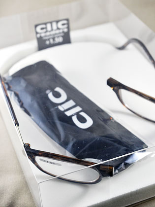 母の日、父の日のプレゼントにCSIのシドのメガネ「clic readers」はいかが？